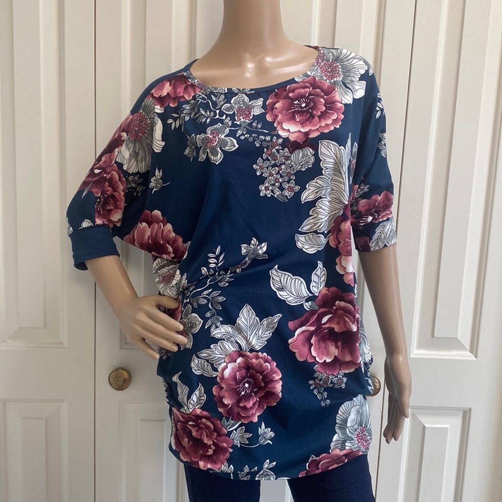 Cool Melon Womens Oversized M Buttery Soft Floral Batwing Blouse. So Pretty.